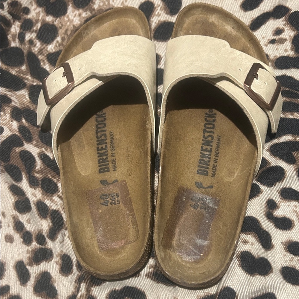 Birkenstock Arizona Sandals in Cream Upper with Brown Footbed